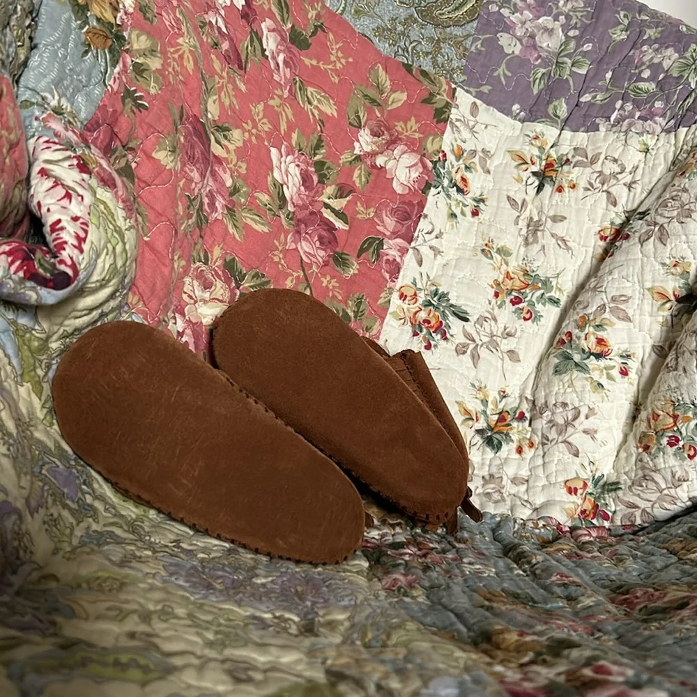 Minnetonka toddler moccasins size 6